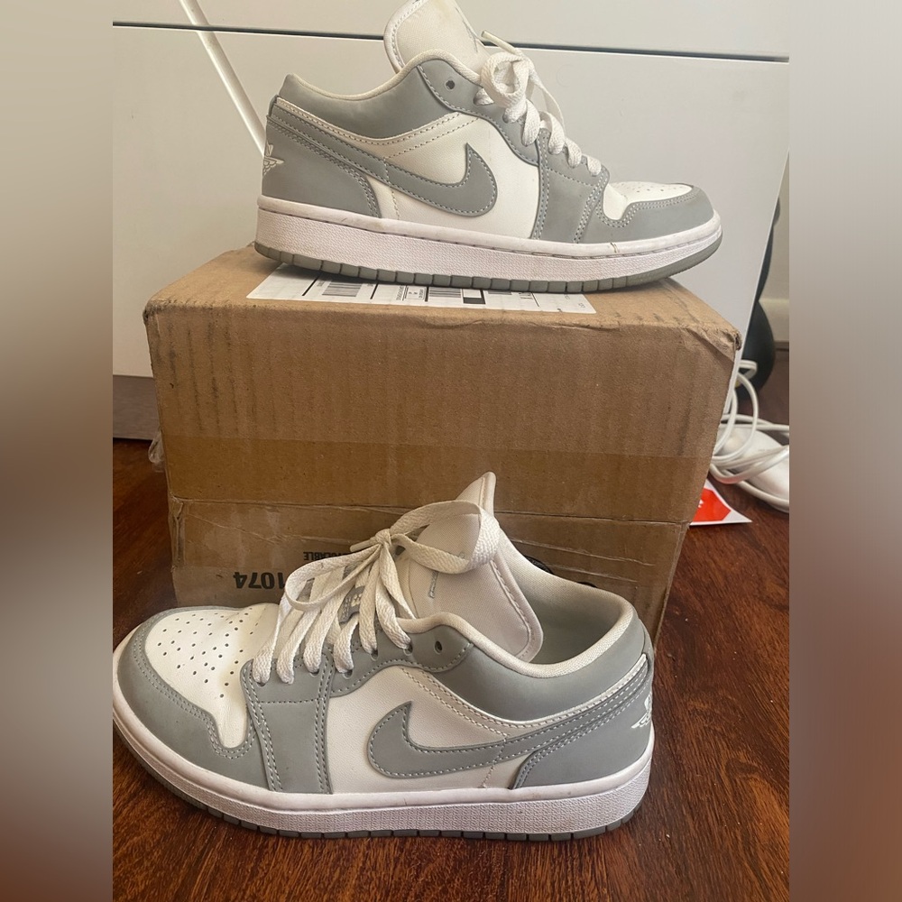 Wmns air jordan one lows’ White Wolf